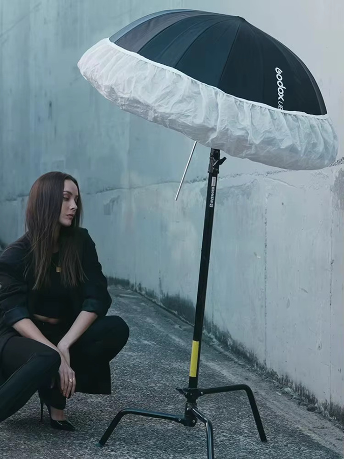 Godox UB-130S UB-130D Parabolischer Studio-Regenschirm mit 130 cm Durchmesser und Schwarz-Silberner Diffusor-Abdeckung in Schwarz - Bild 3