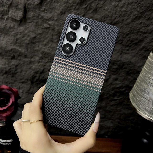 Magnetische Samsung Galaxy S25 Ultra S24 Ultra Plus Schutzhülle mit Kohlefaser-Muster in Schwarz, schlankes Hart-PC Design, rahmenlos und kompatibel mit kabellosem Laden - Bild 1