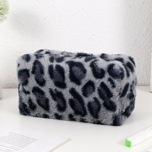 Ruidi bb Federmäppchen und Kosmetiktasche mit Leopardenmuster aus Wildleder in Grau für Damen und Herren - Bild 1