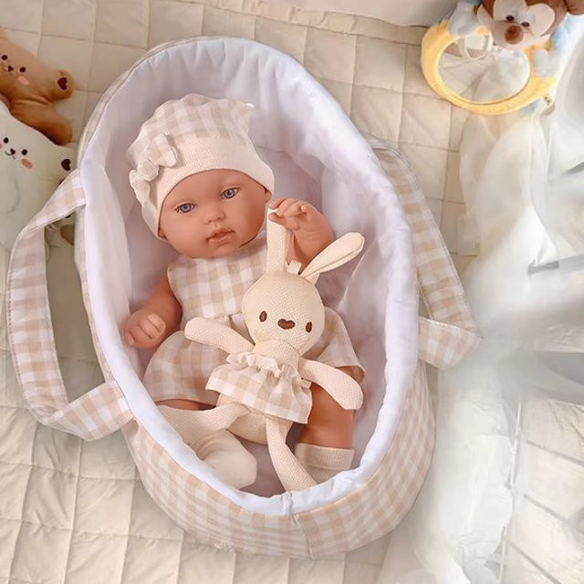 dearbei Babypuppe mit Kleidung, süßer Hase mit Schlafkorb, Bebe Reborn Puppe - Bild 1