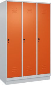 C+P Spind Classic PLUS Garderobenschrank mit 3 Abteilen, Sockel, Farbe Grau/Orange, B/T/H: 120 x 50 x 195 cm - Bild 1
