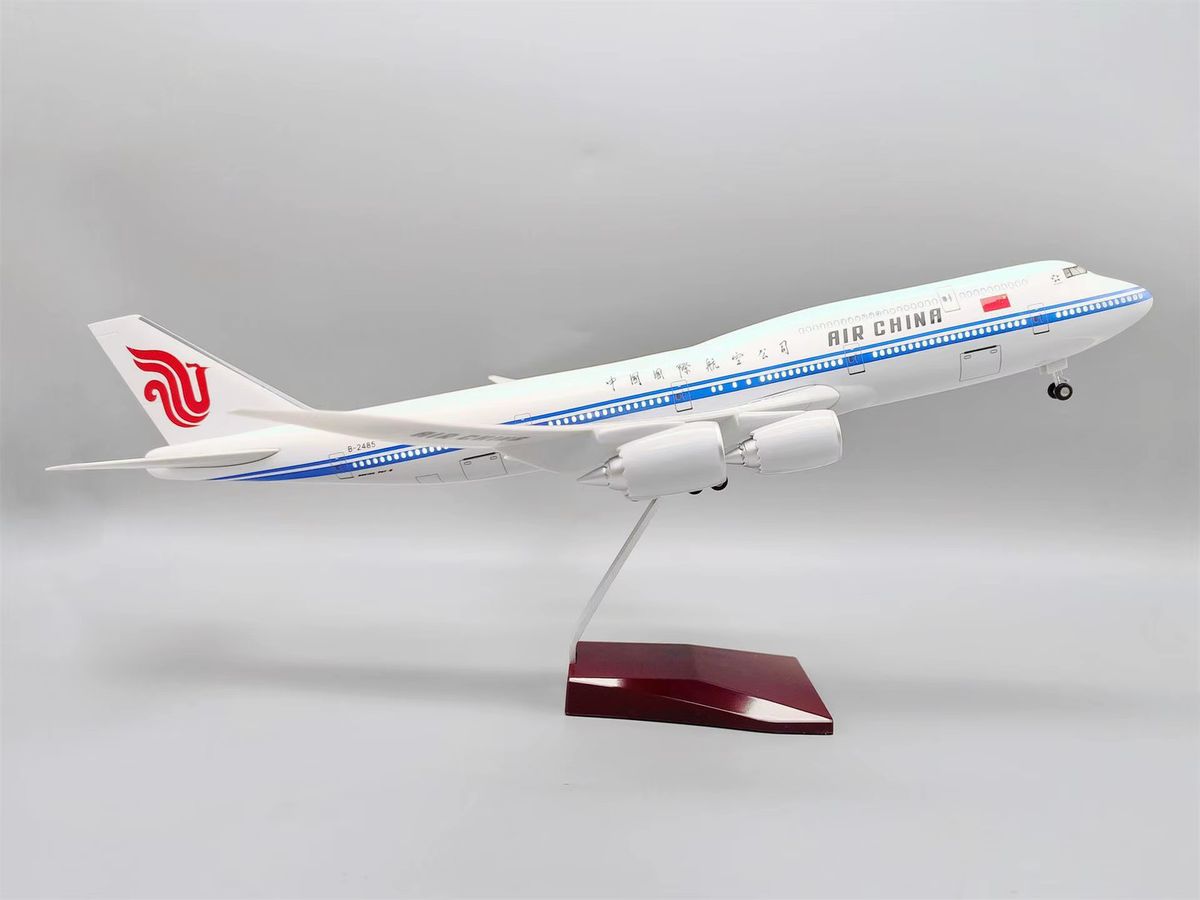 Aviatio Air China 747 Modellflugzeug aus Resin in Weiß, Maßstab 1:150, Länge: 47 cm, mit LED-Licht und Fahrwerk - Bild 2