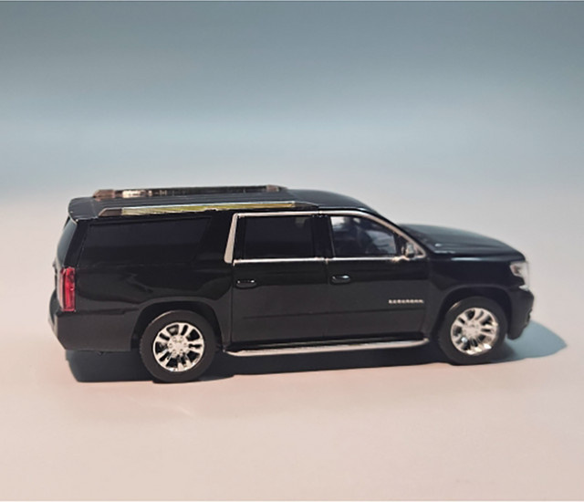 GOC & Auld Saab SUBURBAN Victoria Crown, Legierungsautomodell, 1:64 Maßstab - Bild 1