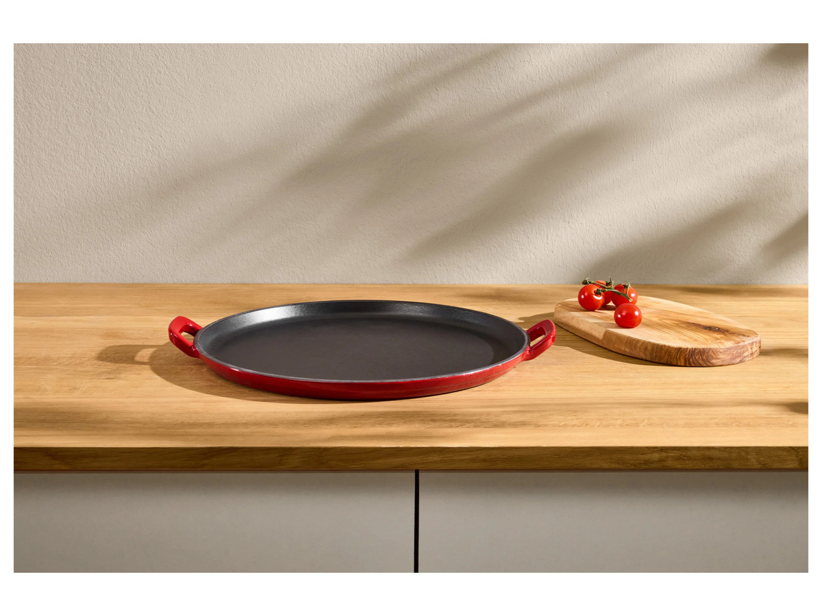 SILVERCREST Premium-Gusseisenpizzaplatte aus emailliertem Gusseisen in Rot, rund, Durchmesser: 31,0 cm - Bild 2