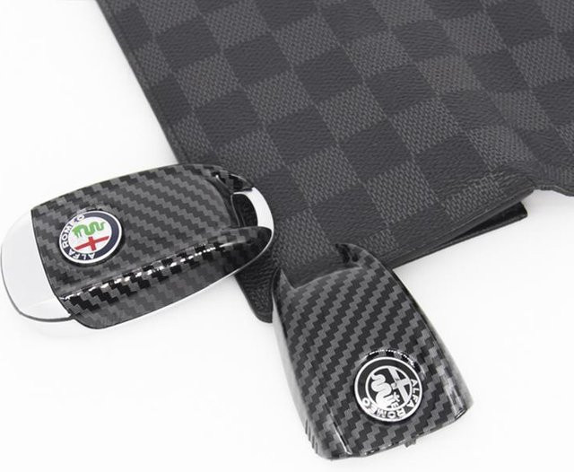 Autoschlüsselhülle im Karbonfaser-Stil für Alfa Romeo Giulia Stelvio Tonale in Schwarz - Bild 1