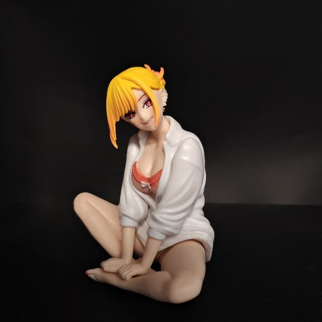 Bandai My Dress-Up Darling Kitagawa Marin Anime-Figur, Sitzend im Pyjama-Stil, 10cm Modell, Sammlerstück, Deko-Figur - Bild 1