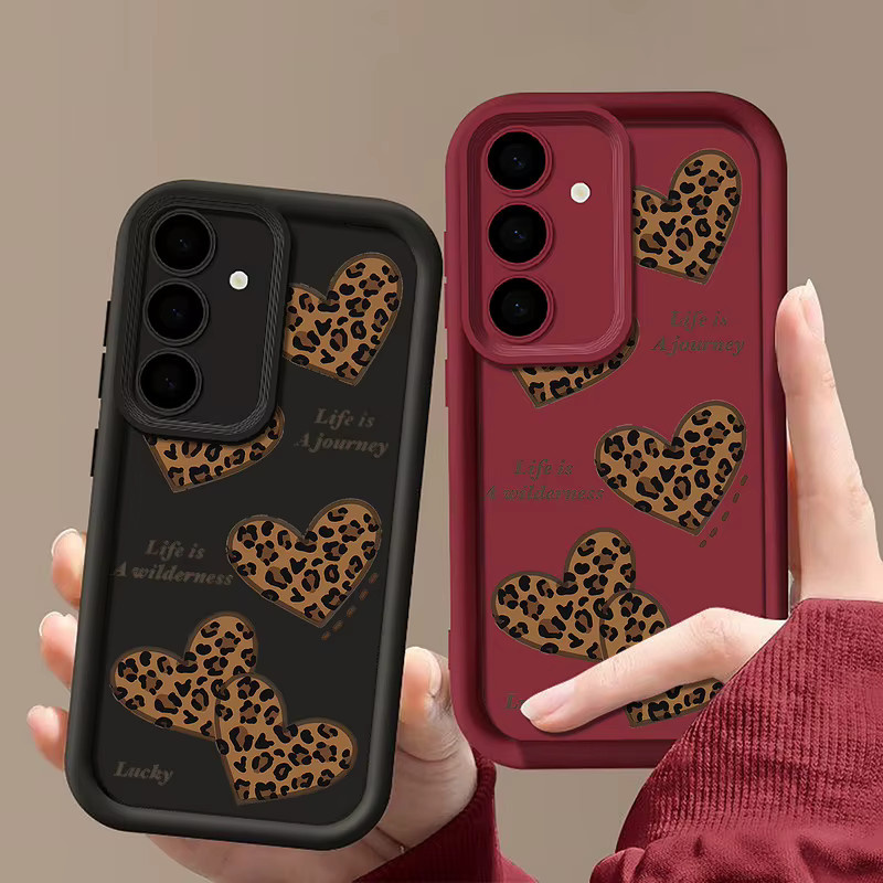 Handyhülle mit Retro Leopard Print und Herzen für Samsung Galaxy S25 S24 S23 S22 Ultra FE A55 A54 A16 A15 in Multicolour und Weiß - Bild 2
