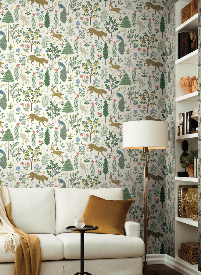 Rifle Paper Co. Tapete Menagerie RP7305 mit floralem Tiermotiv in Mehrfarbig im Vintage-Stil aus Vlies - Bild 1
