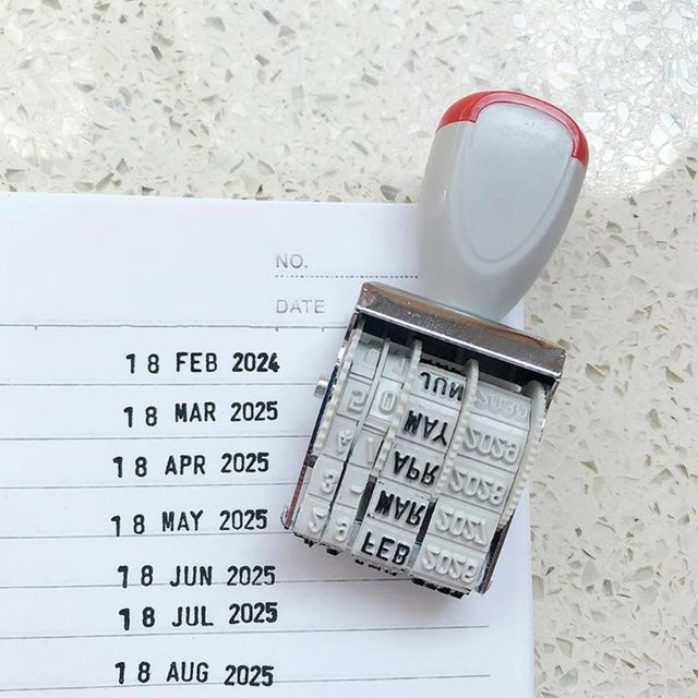 Englischer Datumsstempel Linie Dater als Drehstempel aus Gummi für Büro und Scrapbooking - Bild 1