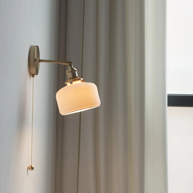 Bangerk Vintage Wandleuchte aus Keramik und Bronze mit Zugschalter und verstellbarem Schirm - Bild 1