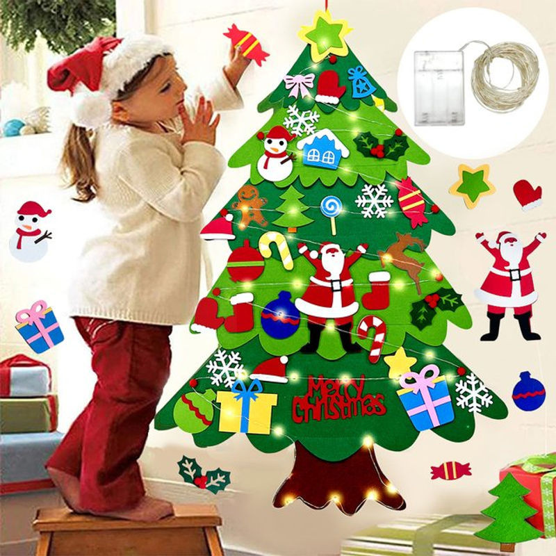 DIY Filz Weihnachtsbaum als Hängeornament für Kinder in Grün mit Schneemann-Motiv - Bild 1