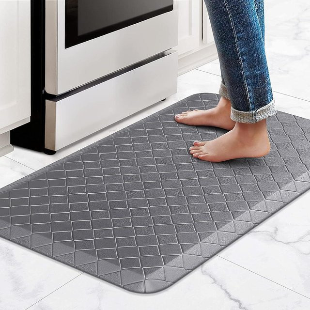 Küchenbodenmatte aus PVC in Grau, rutschfest und wasserdicht, Anti-Ermüdungs-Lederteppich, B/T/H: 44 x 120 x 1,2 cm - Bild 1