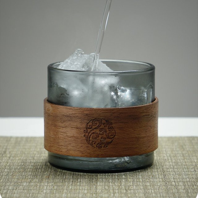 HeY LiLac Glas-Teebecher mit Holzring, doppelwandiger hitzebeständiger Borosilikatglasbecher, 150 ml, transparent/lila/grau - Bild 1