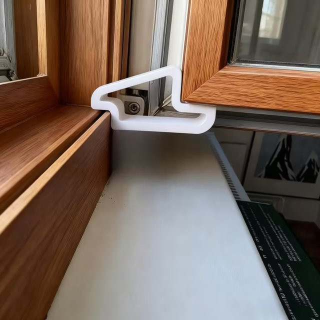 Rutschfestes Fensterstopper aus Kunststoff in Weiß für Tür und Fenster - Bild 1