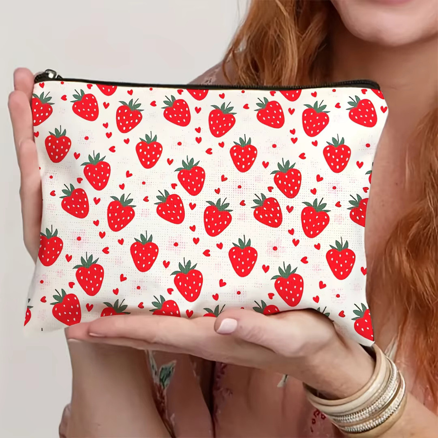Kosmetik-Organizer mit Erdbeer-Herz-Aufdruck als Make-up-Tasche und Münzgeldbörse in Weiß - Bild 2