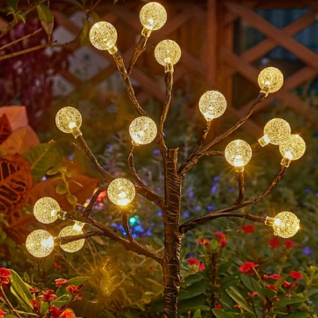 Solar Kristall Ball Lichterkette mit 15 LEDs im Baumzweig Design, Wasserdichte Solar Gartenleuchten für Boden und Wege - Bild 1