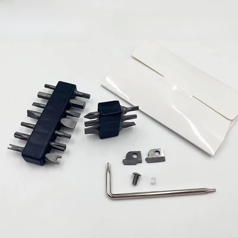 Swiss Tech Doppelköpfige Schraubendreher-Bits in Schwarz als Zubehör für das 11-in-1-Multitool - Bild 1