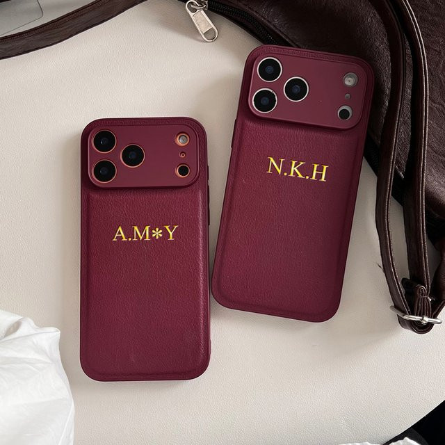 Personalisierte Luxus-Kunstlederhülle für Apple iPhone 17 16 15 14 13 Pro Max Plus Air mit individueller Gold-Heißfolienprägung des Namens-Anfangsbuchstabens in Gold oder Rot - Bild 1