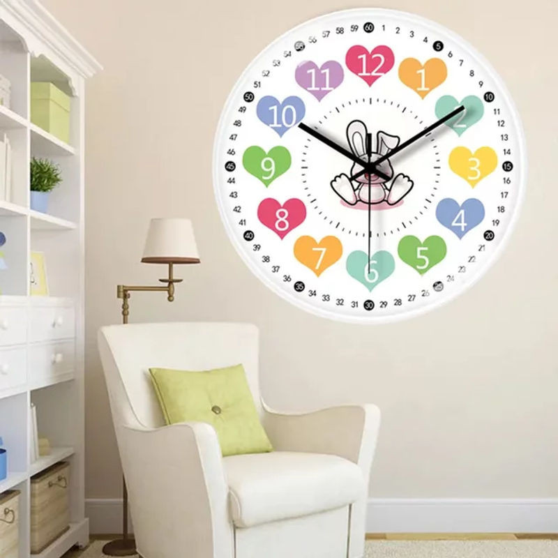 Geräuschlose digitale Wanduhr für Kinder in Weiß, runde Kunststoff-Uhr zur Dekoration für Schule und Kinderzimmer - Bild 1