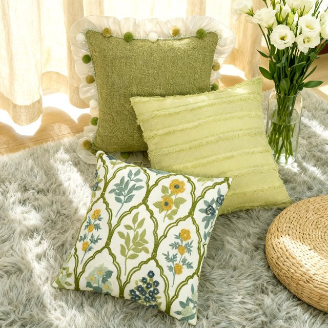 BUYNOW Kissenbezug mit floraler Stickerei in Grün, Pastoral Cottage Design, B/H: 45,72 x 45,72 cm - Bild 1