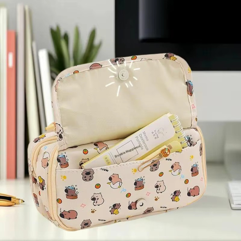 Oxford Federmäppchen mit Kapibara-Cartoon-Motiv aus Polyester als große Stiftetasche mit Klappdeckel - Bild 2