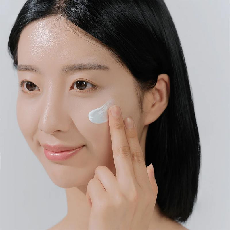 SKIN1004 Madagaskar Centella Hyalu-Cica Water-Fit Sonnenserum SPF 50+, 50 ml - Bild 4
