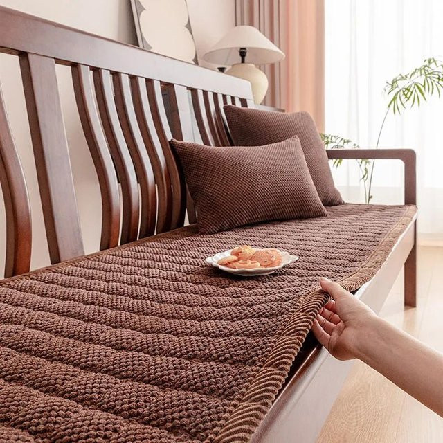Rutschfester Sofabezug aus Cord und Plüsch von Yiran Furniture, braun, B/B: 55 x 55 cm - Bild 1