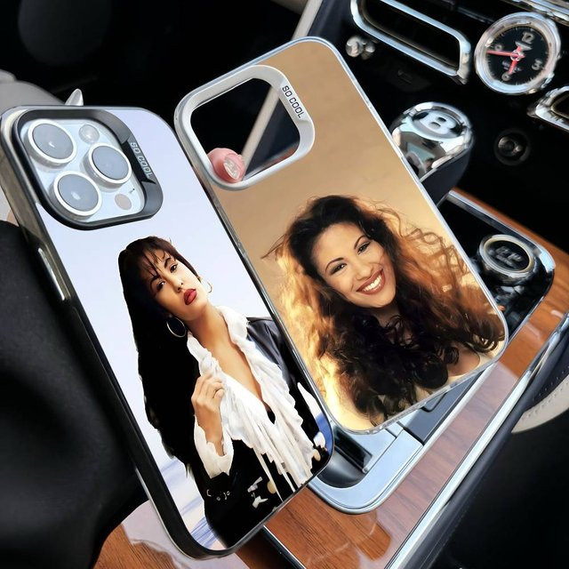 Singer S-Selena Q-Quintanilla Handyhülle für iPhone 17 16 15 14 13 12 11 Pro Max Plus, stoßfeste Rückseite, Farbe: Silber/Multicolor - Bild 1