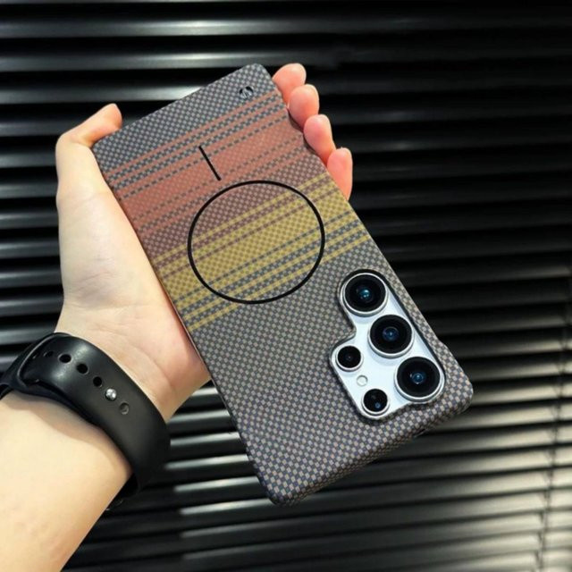 Schlanke Kohlefaser Handyhülle aus Hart-PC mit MagSafe Wireless Charging für Samsung Galaxy S24 S23 S25 S26 Ultra Plus in Multicolour mit Kevlar-Textur - Bild 1
