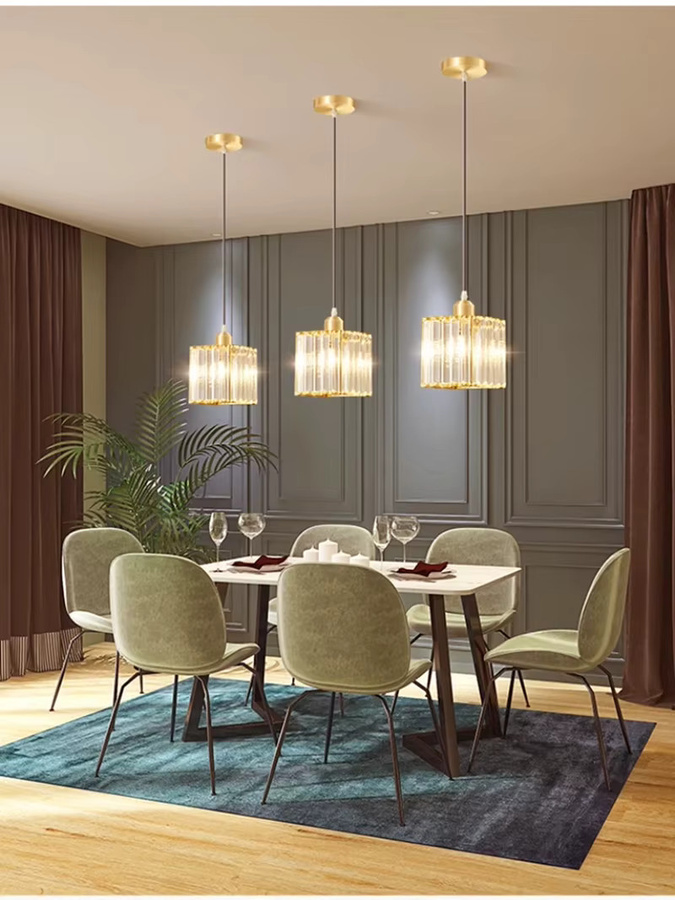 Ramalho Moderne Pendelleuchte aus Metall und Kristall in Gold/Messing mit drei Köpfen und transparenten Kristallen - Bild 3
