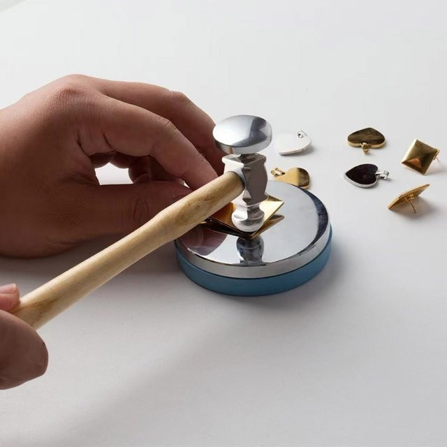 Schmuckherstellung Hammer mit rundem und flachem Gesicht in Silber und Holzgriff für DIY Bastelarbeiten - Bild 1