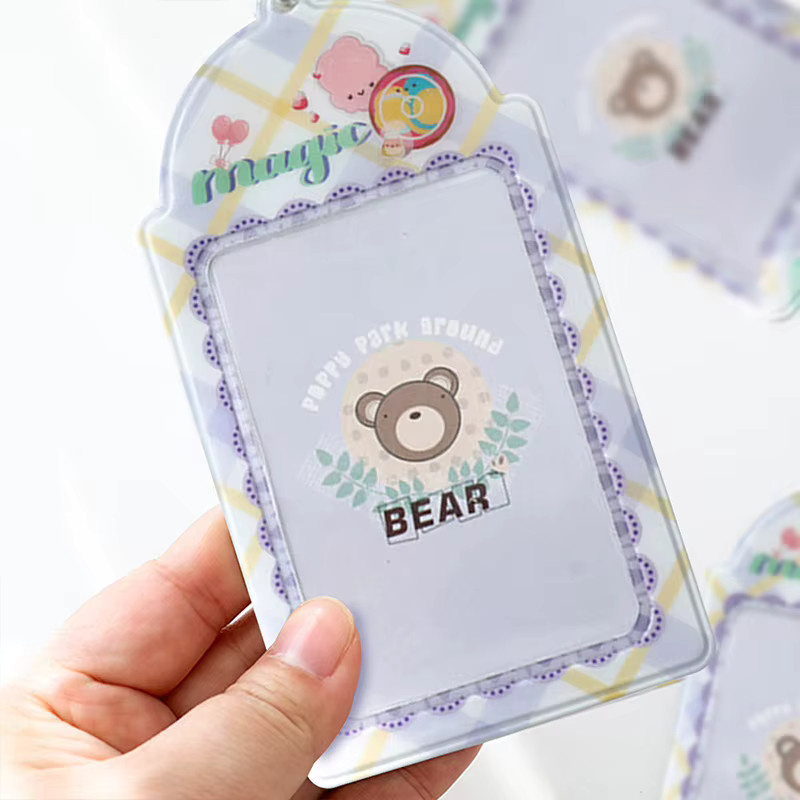 PVC Photocard Halter mit Tier Cartoon Kuchen Design und Schlüsselbund als Display Protector und Hängende Dekoration in Mehrfarbig - Bild 1