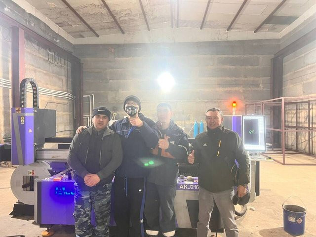 ACCTEK Industrie Faserlaser-Schneidmaschine mit 3 Achsen und 45 Grad Kegelschnitt für Metall, 6000W bis 12000W, Blau - Bild 1