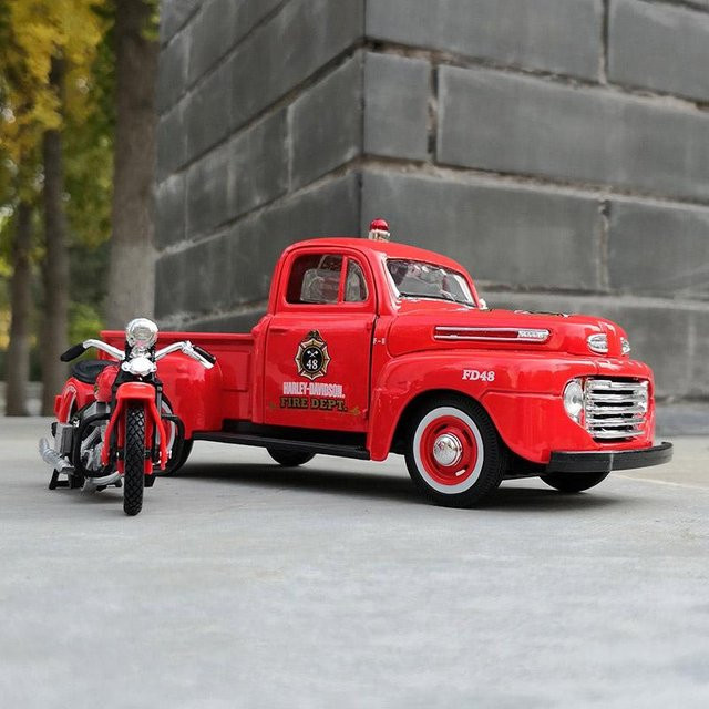 Maisto 1948 Ford F1 Pickup + Motorrad, Auto Modell, 1:24, Metall, ab 18 Jahre - Bild 1