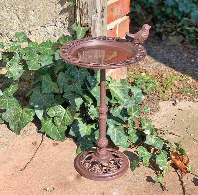 Esschert Design Vogeltränke und Futterschale aus Gusseisen in Braun mit Fuß - Bild 1