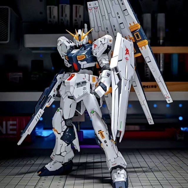 Bandai Gundam RG RX-93 Mecha Actionfigur Modellbausatz, beweglicher Montage-Roboter mit Trichterrucksack und Ständer - Bild 1