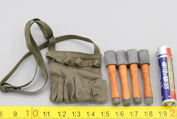 GSF Battlefield Miniatur Soldat im Maßstab 1:6 mit Granate und Minen als Kriegszubehör Modellfigur - Bild 2