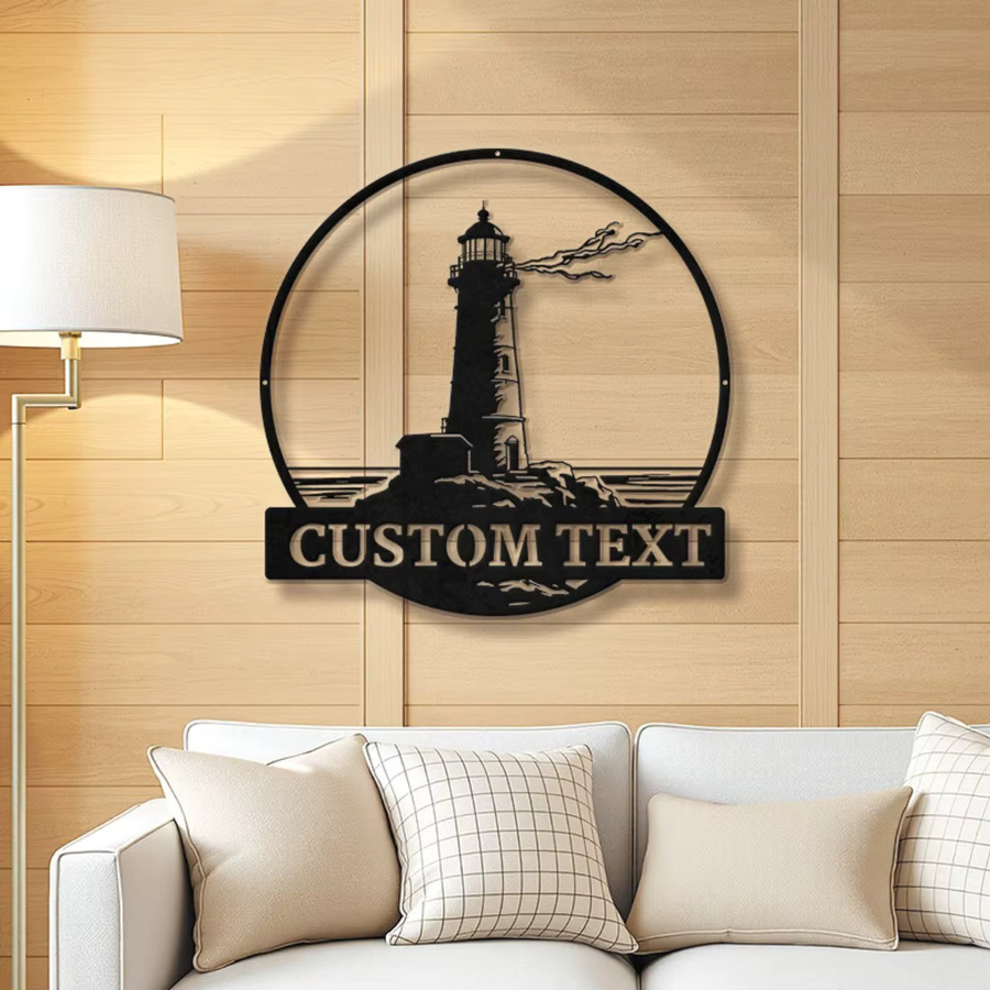 Personalisiertes Metallschild mit Leuchtturm-Silhouette von Hello Young in Schwarz als maritime Wandkunst für dein Zuhause oder den Garten - Bild 4
