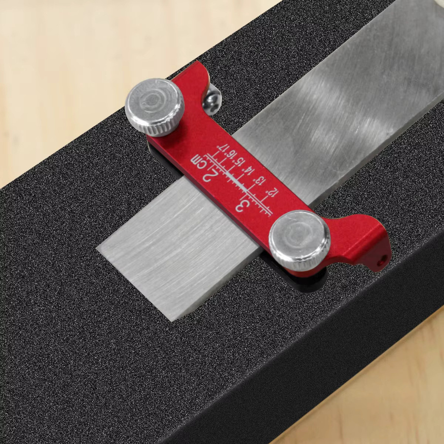 FNICEL Messerschärfer mit fester Winkelführung aus Aluminium in Rot für Holzbearbeitungsmeißel und Hobel mit Skala - Bild 3