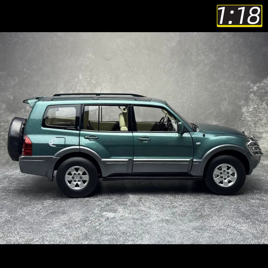 SunStar Mitsubishi Pajero V73, Automodell, 1:18, Metall - Bild 4