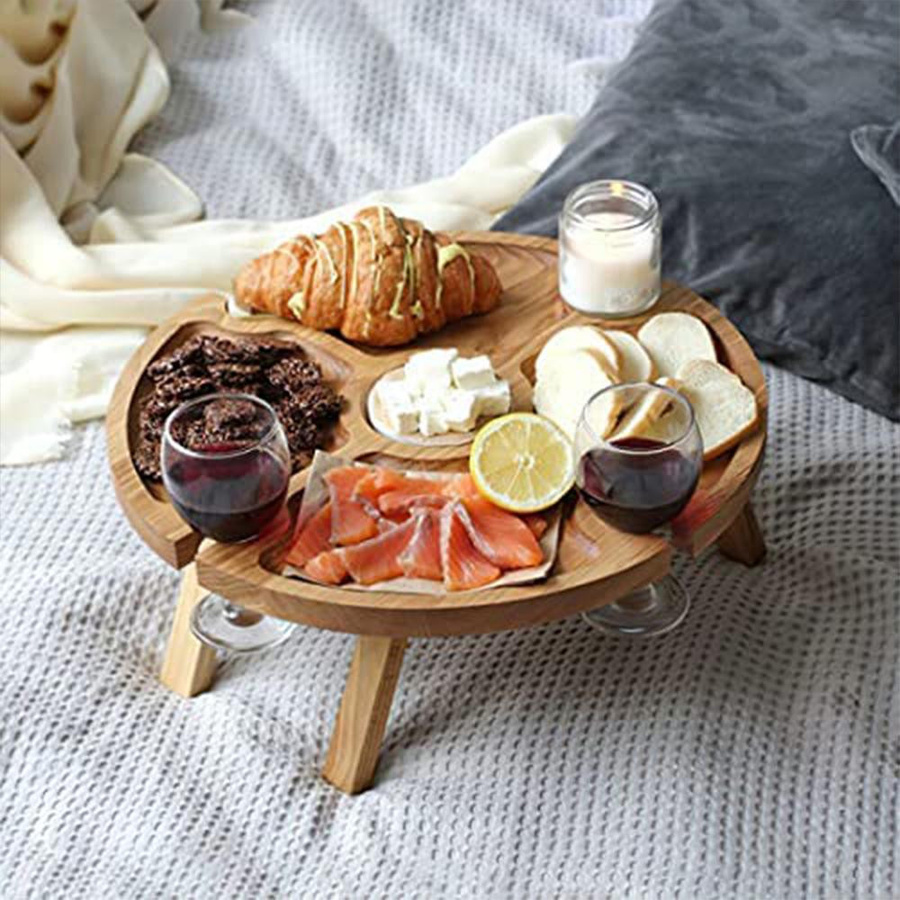 Runder Klapp-Picknicktisch von MOONBIFFY aus Holz mit Glashalter und Weinregal in Braun für den Außenbereich - Bild 5