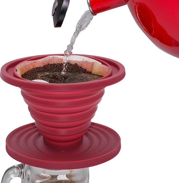 Faltbarer Kaffeetrichter aus Silikon in Rot für unterwegs und zu Hause - Bild 1