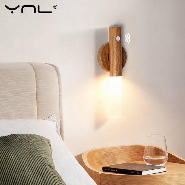 YNL Magnetische LED-Wandleuchte aus Holz mit Bewegungsmelder und 360 Grad Rotation, wiederaufladbares Nachtlicht in Weiß mit warmweißem Licht - Bild 1