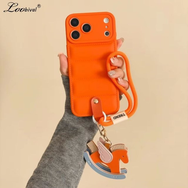 Loobival Cartoon-Pferd Handyhülle mit Handgelenkband für iPhone 11 bis iPhone 17 Pro Max, weiche TPU-Schutzhülle in Orange und Multicolour - Bild 1