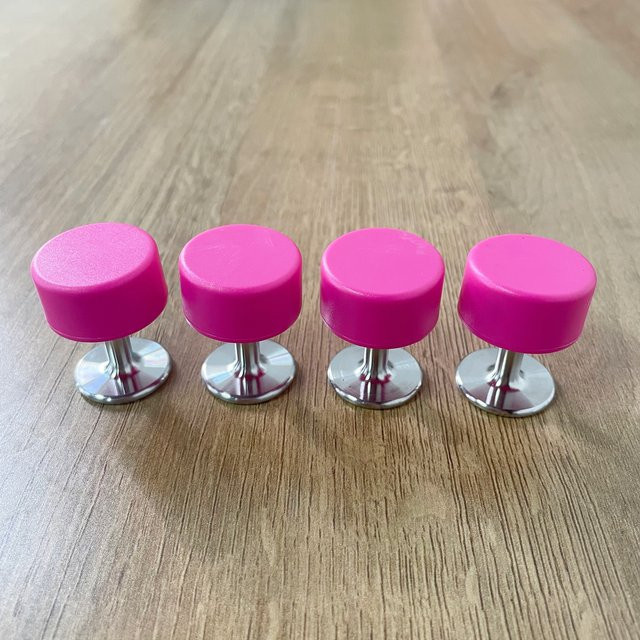 Unclekink Magnetschloss für Zurückhaltungsgürtel in Pink und Schwarz mit Stahlstift und PVC-Kappe zur Patientensicherheit - Bild 1