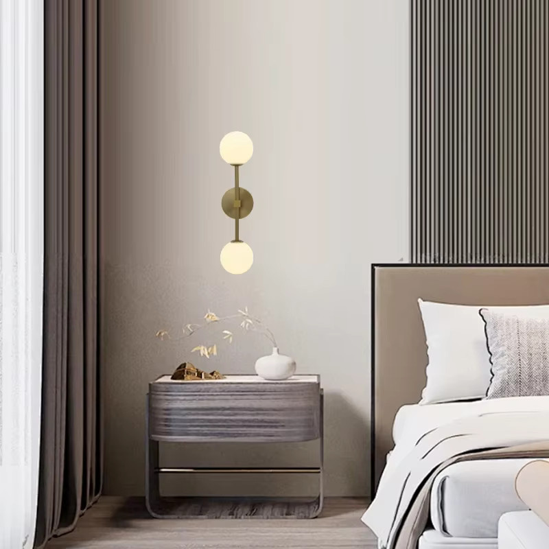 SUNMEIYI Moderne Doppelkopf Wandleuchte mit Acryl-Kugeln in Weiß und Gold, G9 Fassung für Schlafzimmer und Flur - Bild 3