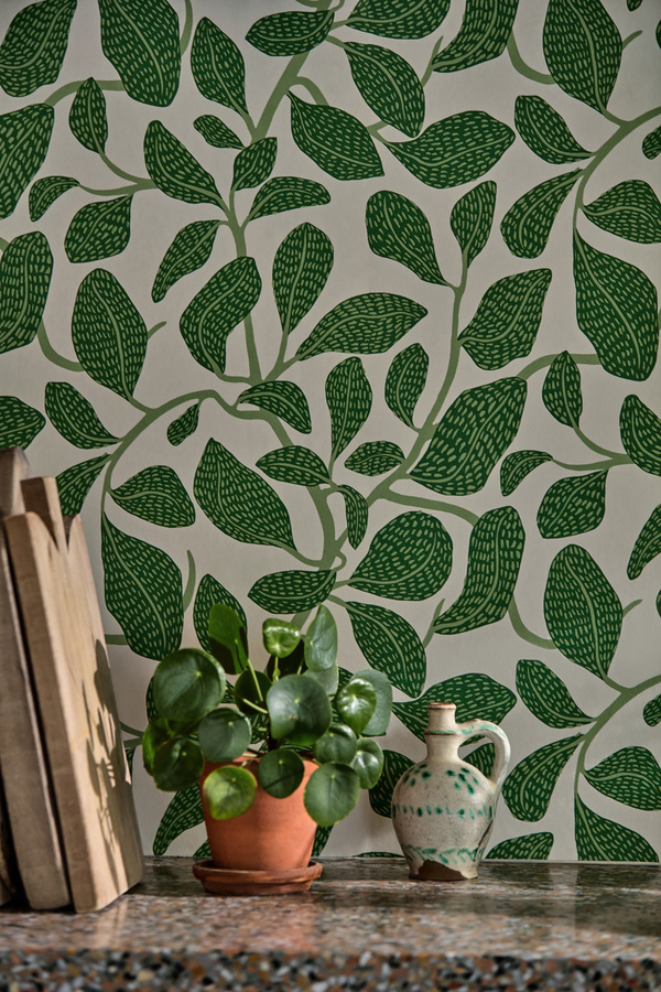 Scion Tapete Sweet Bay Forest in Grün mit botanischem Naturmotiv und floralem Mid-Century Design als Vlies-Tapete - Bild 1