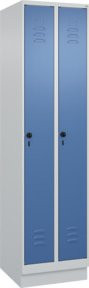 C+P Spind Classic PLUS Spind mit Sockel, 2 Abteile, Sicherheits-Drehriegel und 3 Garderobenhaken, Grau/Blau, H x B x T: 195 x 50 x 50 cm - Bild 1