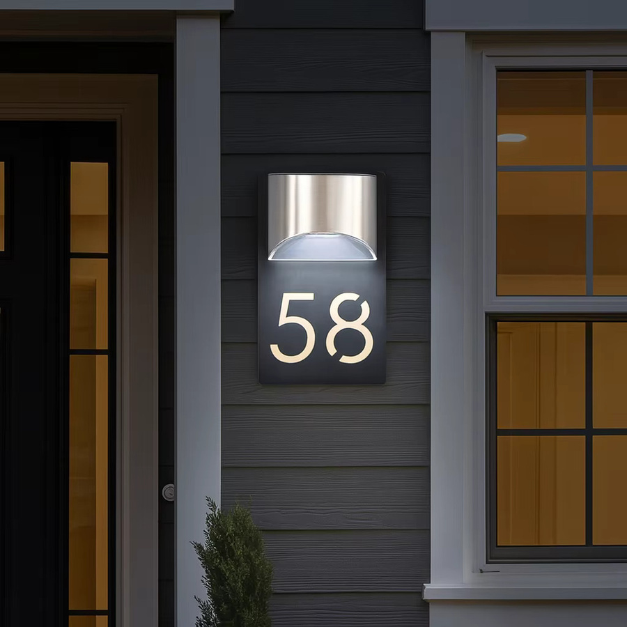 Personalisiertes Solar-Hausnummernschild aus Acryl mit LED-Beleuchtung in Warmweiß und schwarzem Panel für die Außenwand - Bild 4