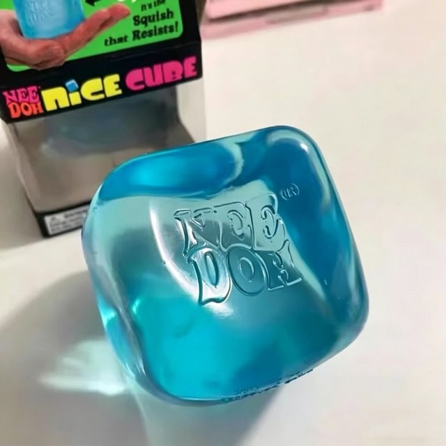 Needoh Nice Cube, Sensorischer Würfel, Desktop-Spielzeug - Bild 1